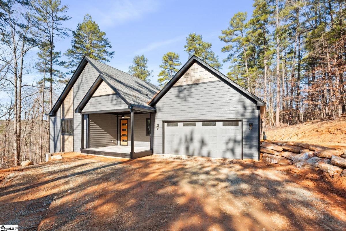 940 Coachmans Trail