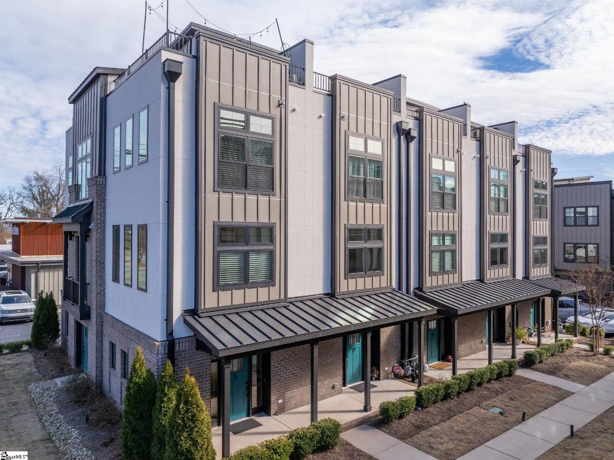121 W Stone Avenue