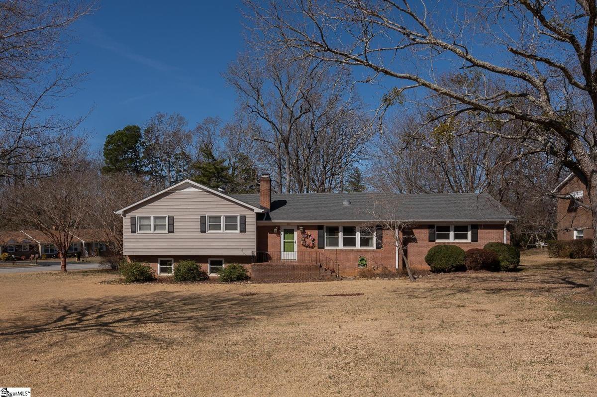 332 St James Drive