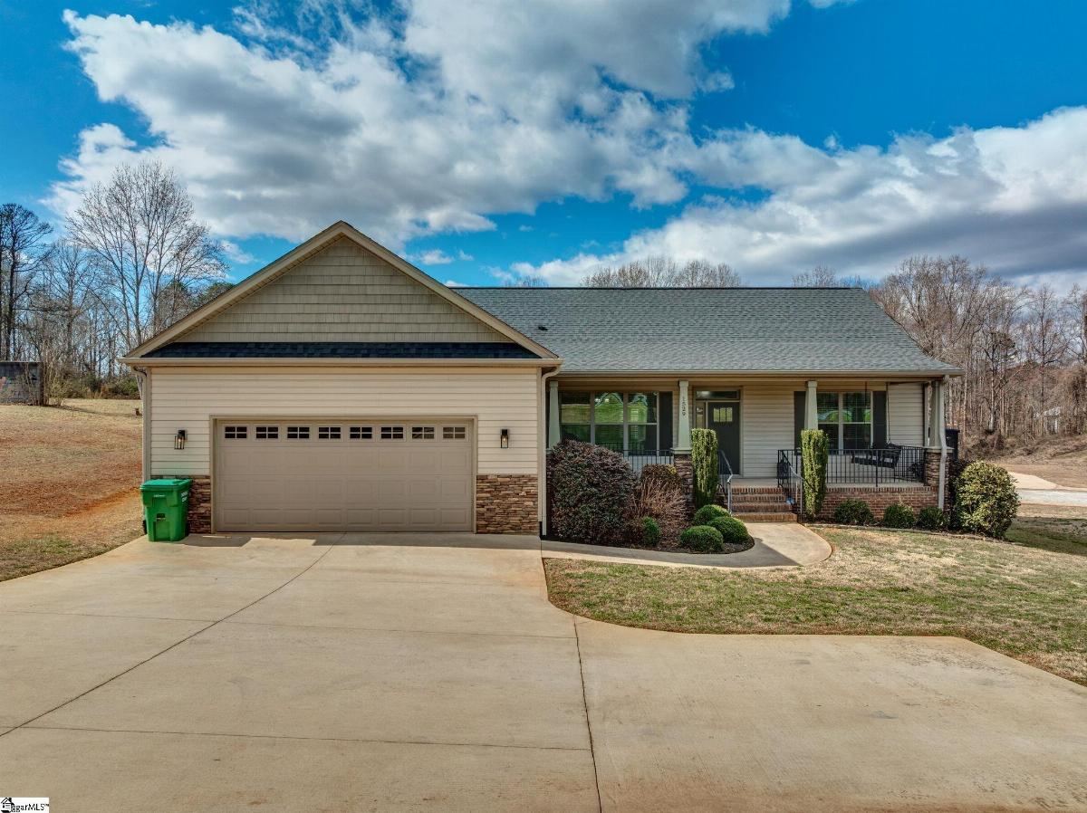 1529 Old Post Road