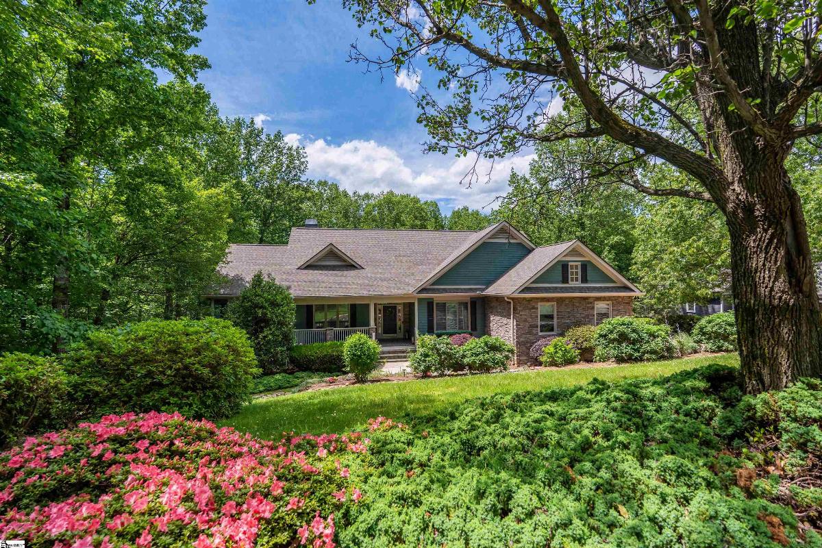 8 Rustic Court