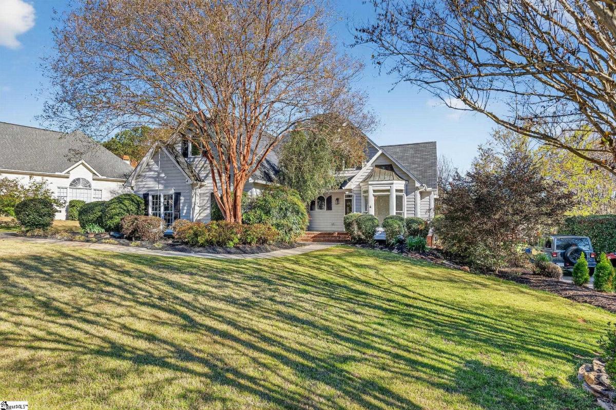 4 Dunrobin Lane