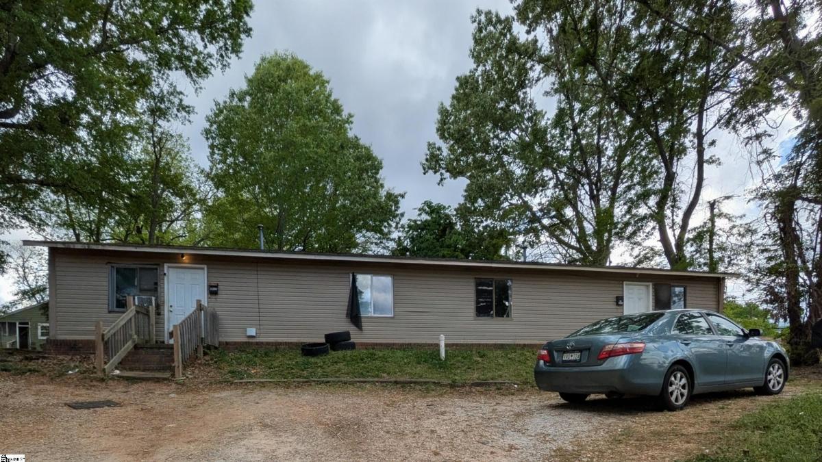 802 A/B Kings Court