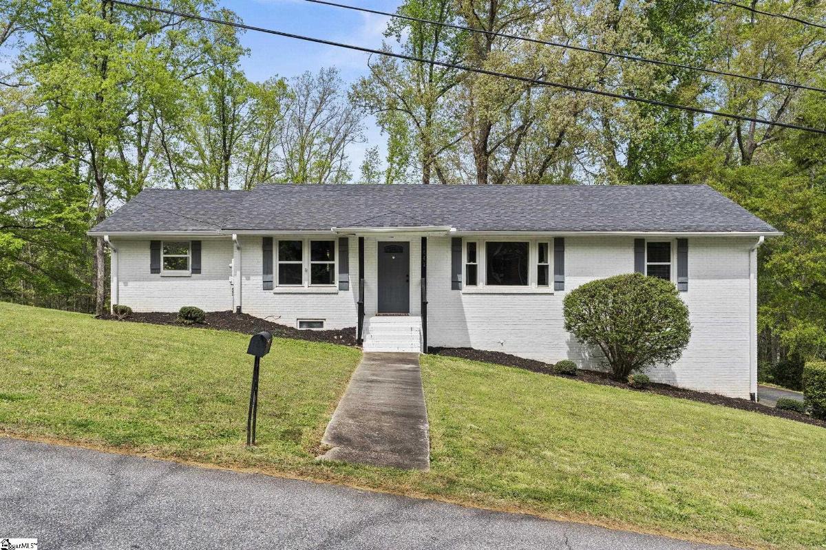 1041 E Perry Road