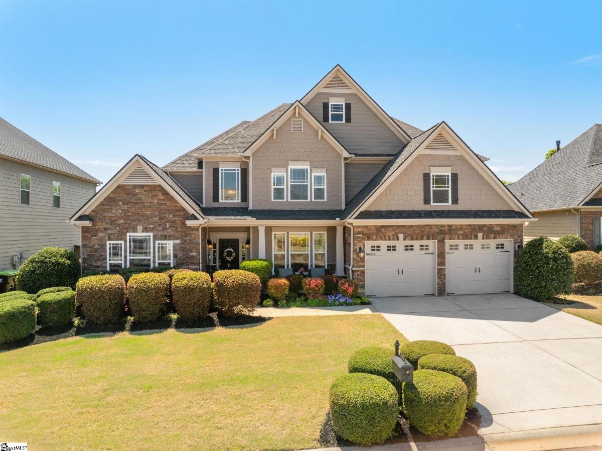 11 Roanoke Hills Court