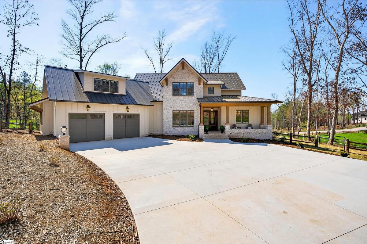 102 Waterfall Overlook Way