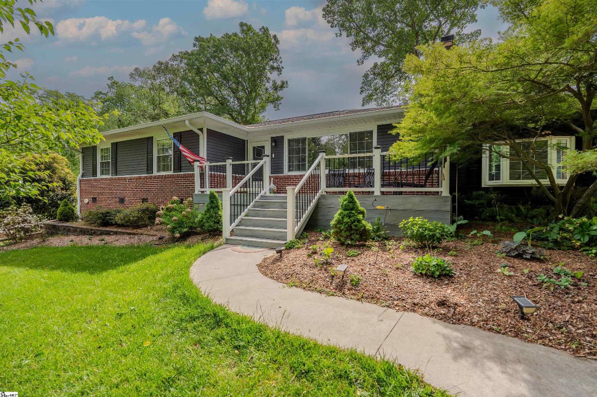 18 Woodfern Circle