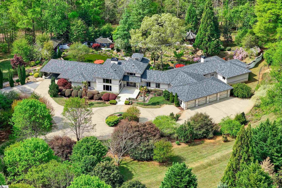 380 Montagu Drive