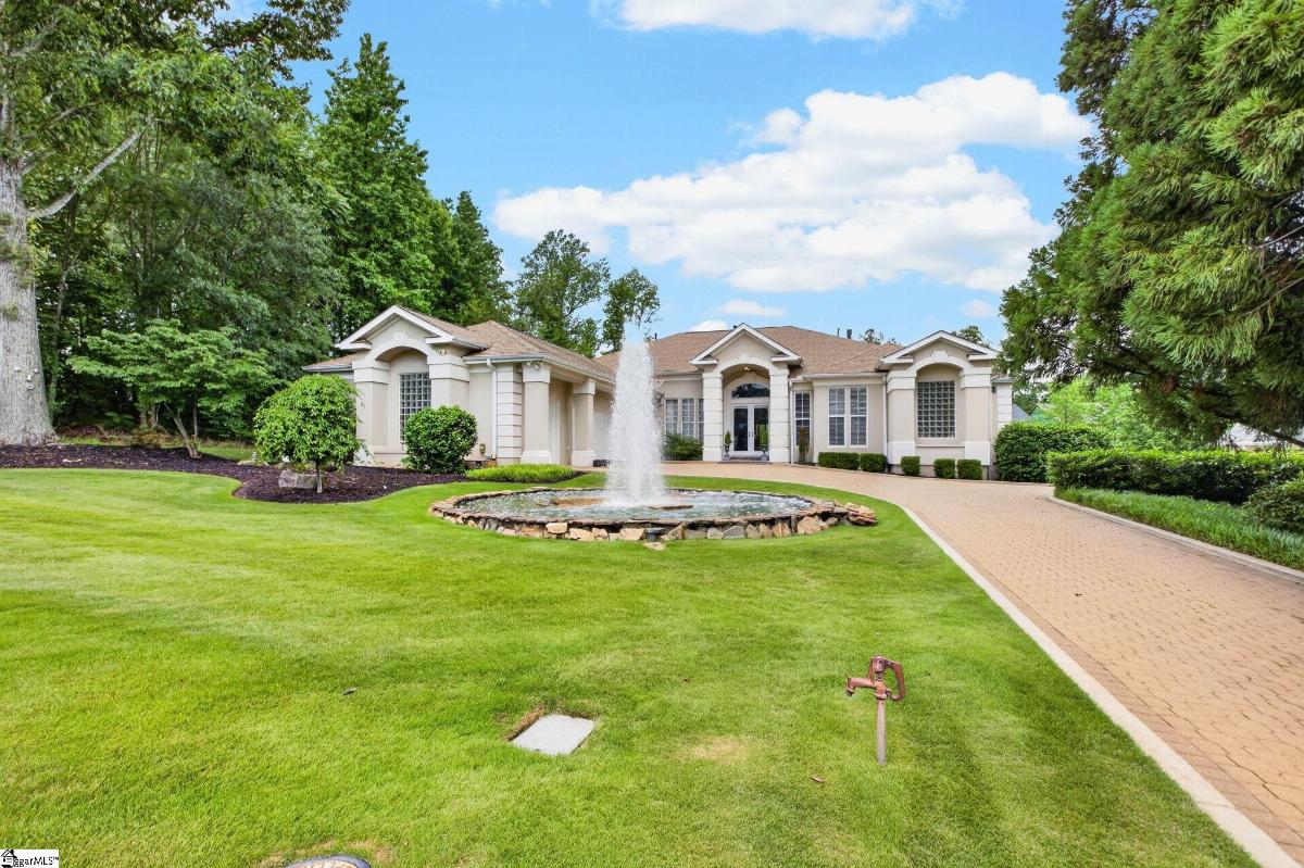 5 Country Squire Court