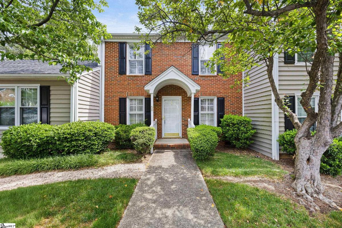 40 Wood Pointe Drive