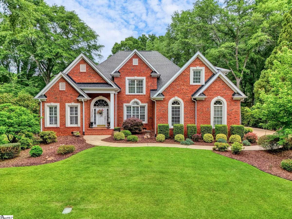 14 WOLF RUN Drive