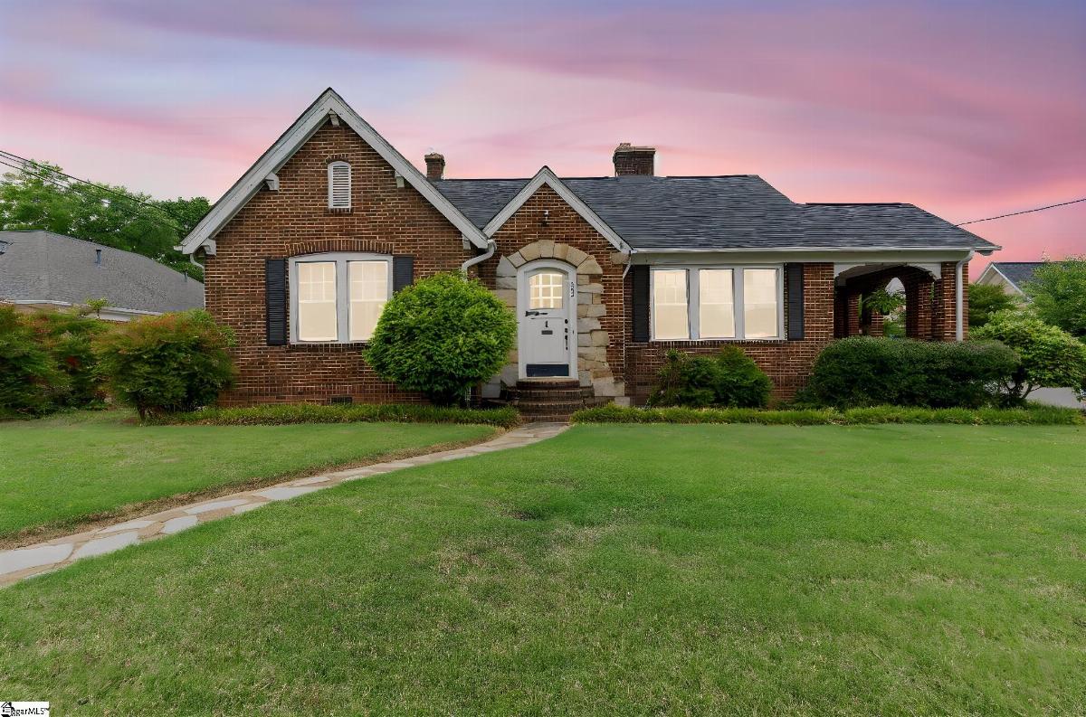 305 E Calhoun Street