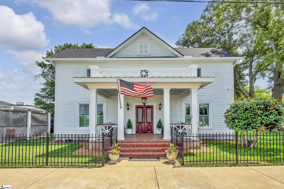 109 W Curtis Street