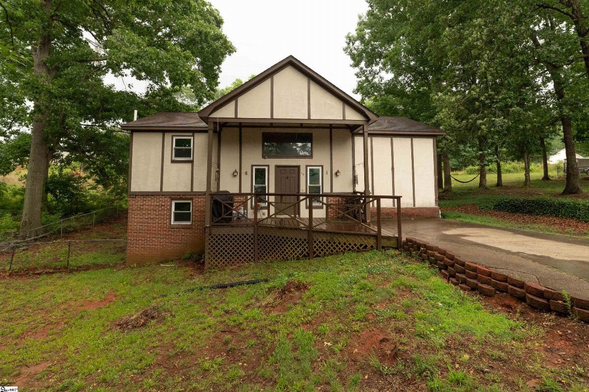 10 Danbury Lane