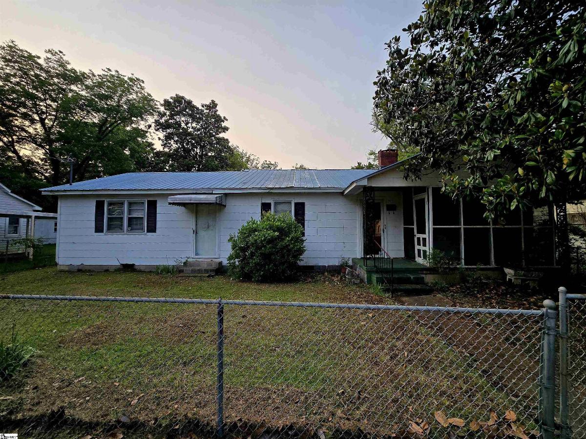 905 Ashe Street