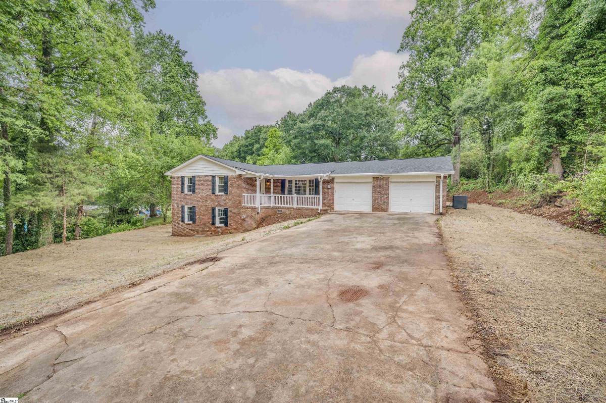 210 Knollview Drive