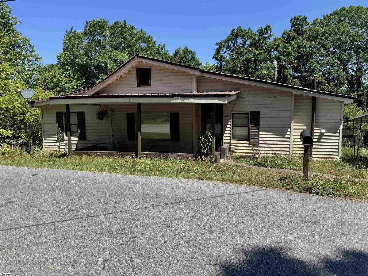 201 Hunters Court