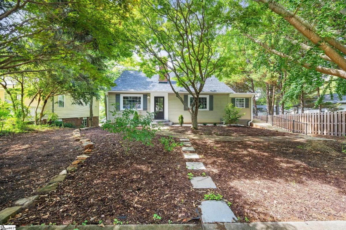8 Amherst Avenue