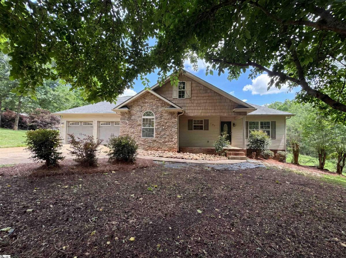 107 Trailing Ivy Court