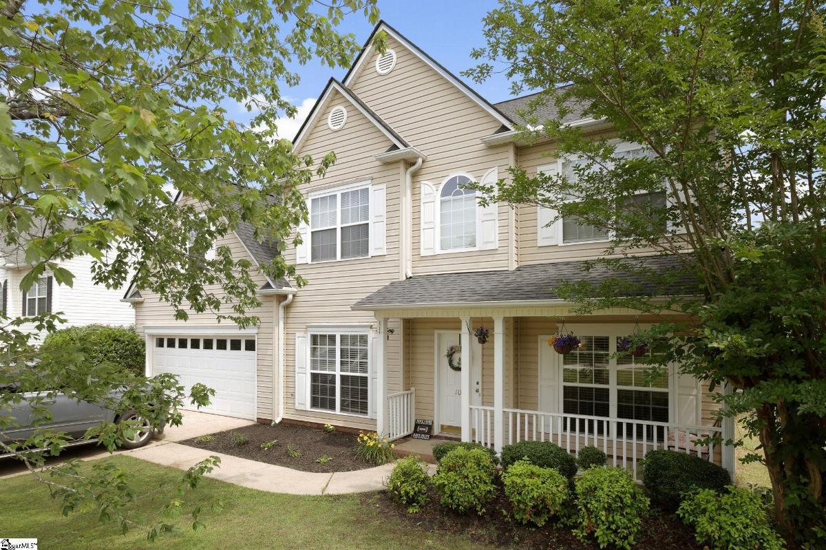 104 Rolling Oak Drive