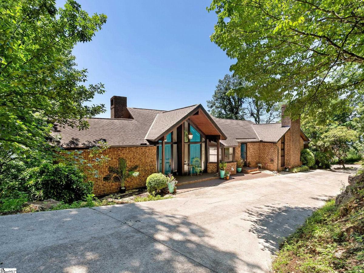 875 Altamont Road