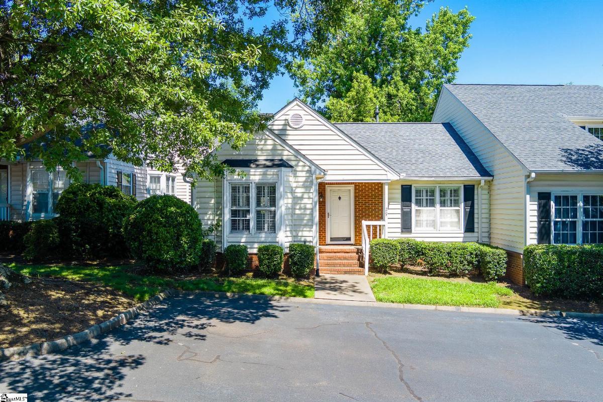 40 Wood Pointe Drive