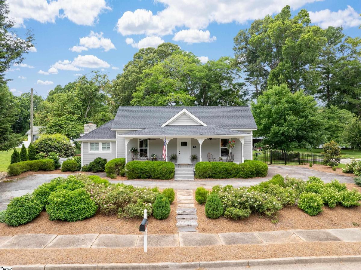 15 S Poinsett Highway