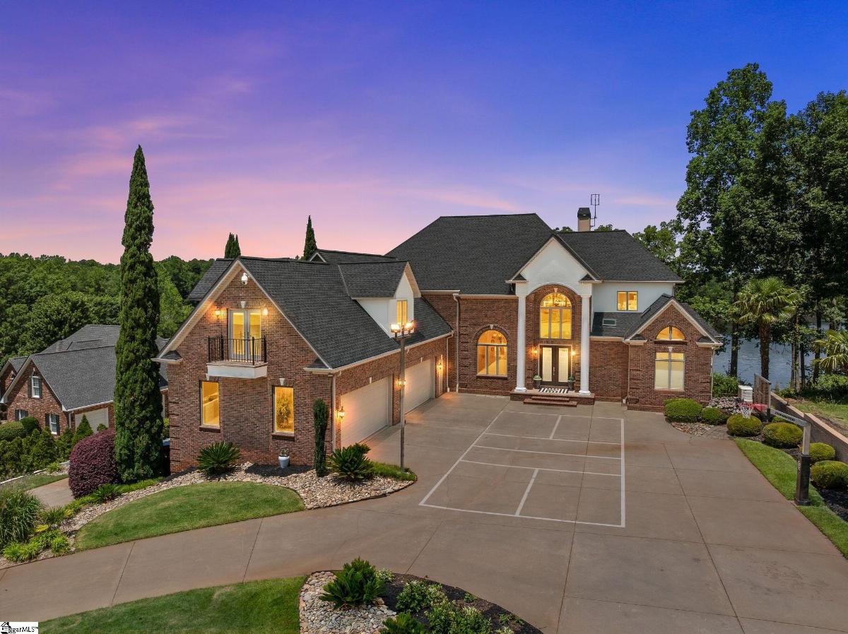 204 E Caledonia Court