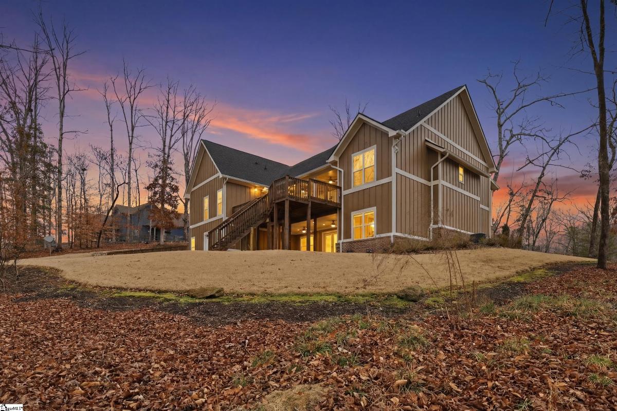 555 Riverstead Drive