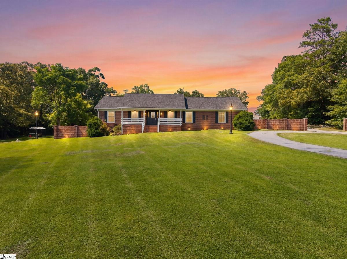 623 W Ridgeway Drive