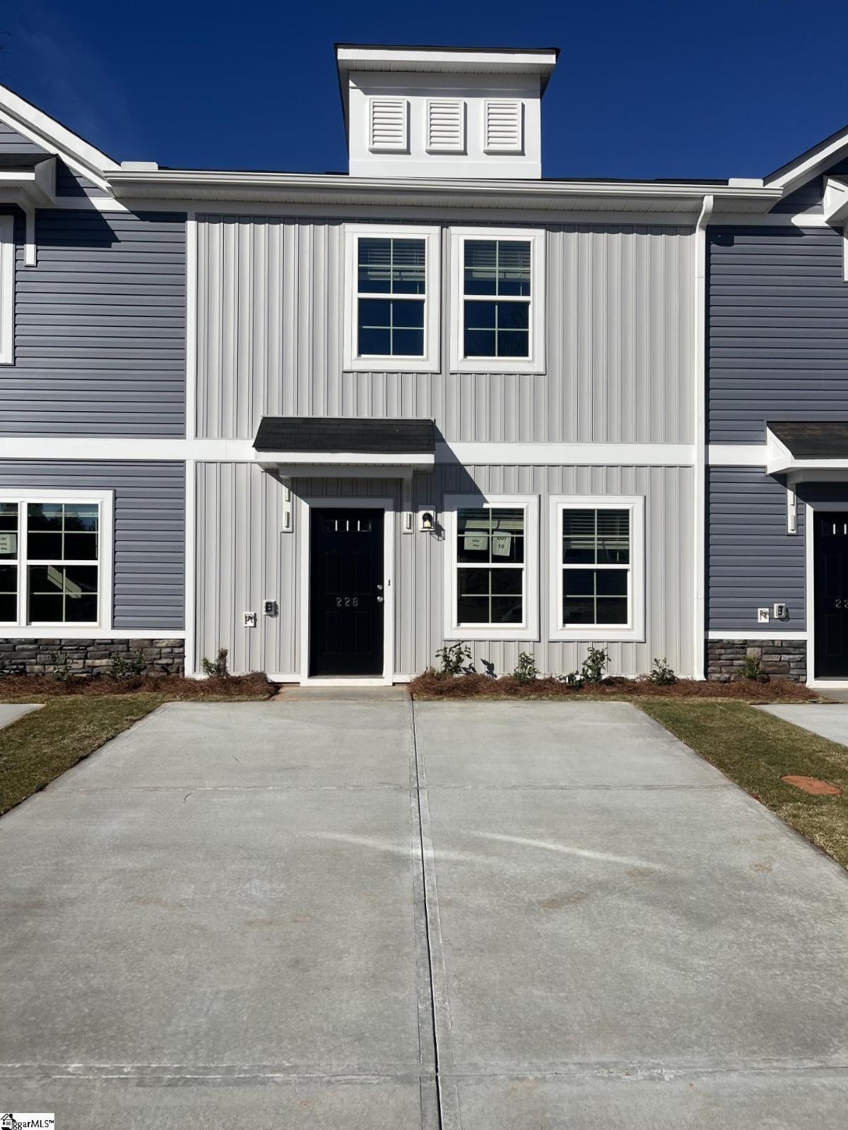 404 Speyside Lane