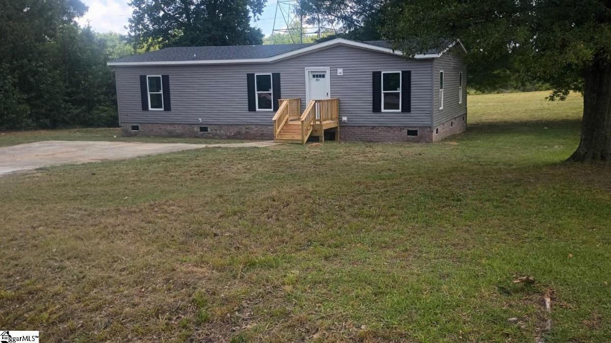 211 Woodland Circle