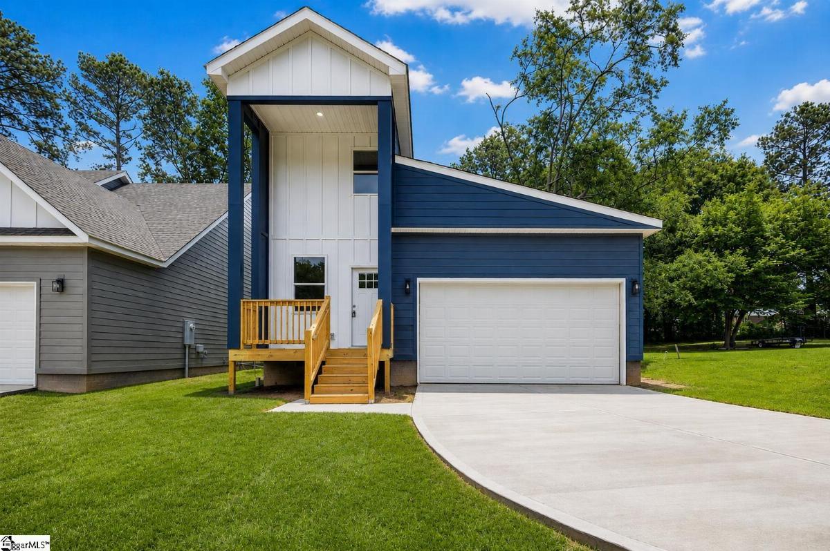 112 Hillcrest Circle
