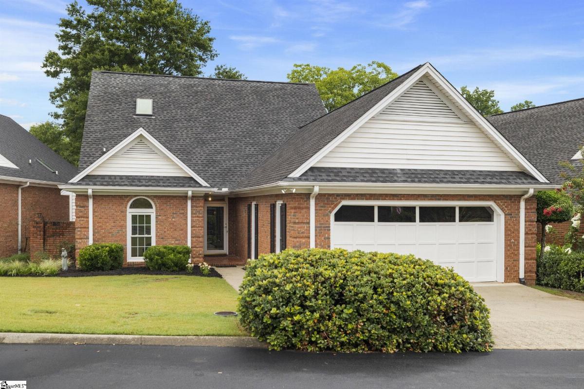 302 Greenview Circle