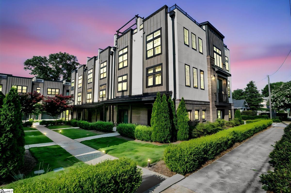 121 W STONE Avenue