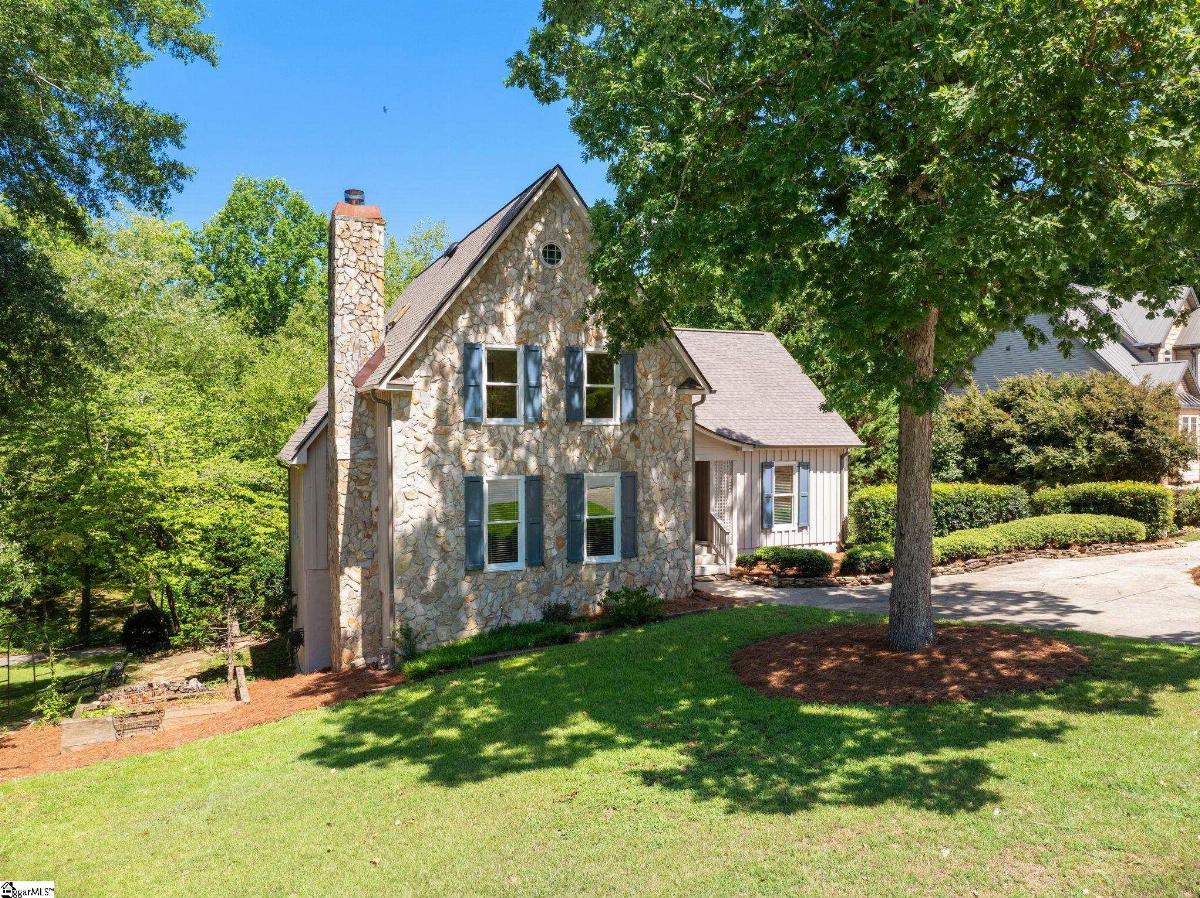302 Golf View Lane