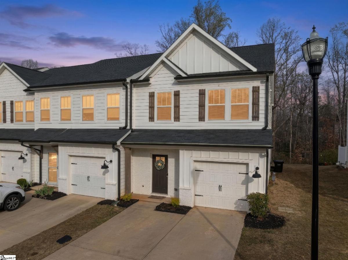 100 Grey Oak Trail