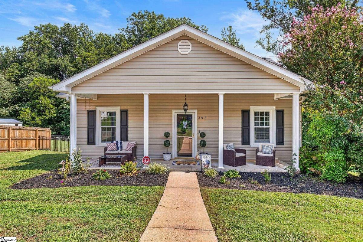 207 Woodside Circle