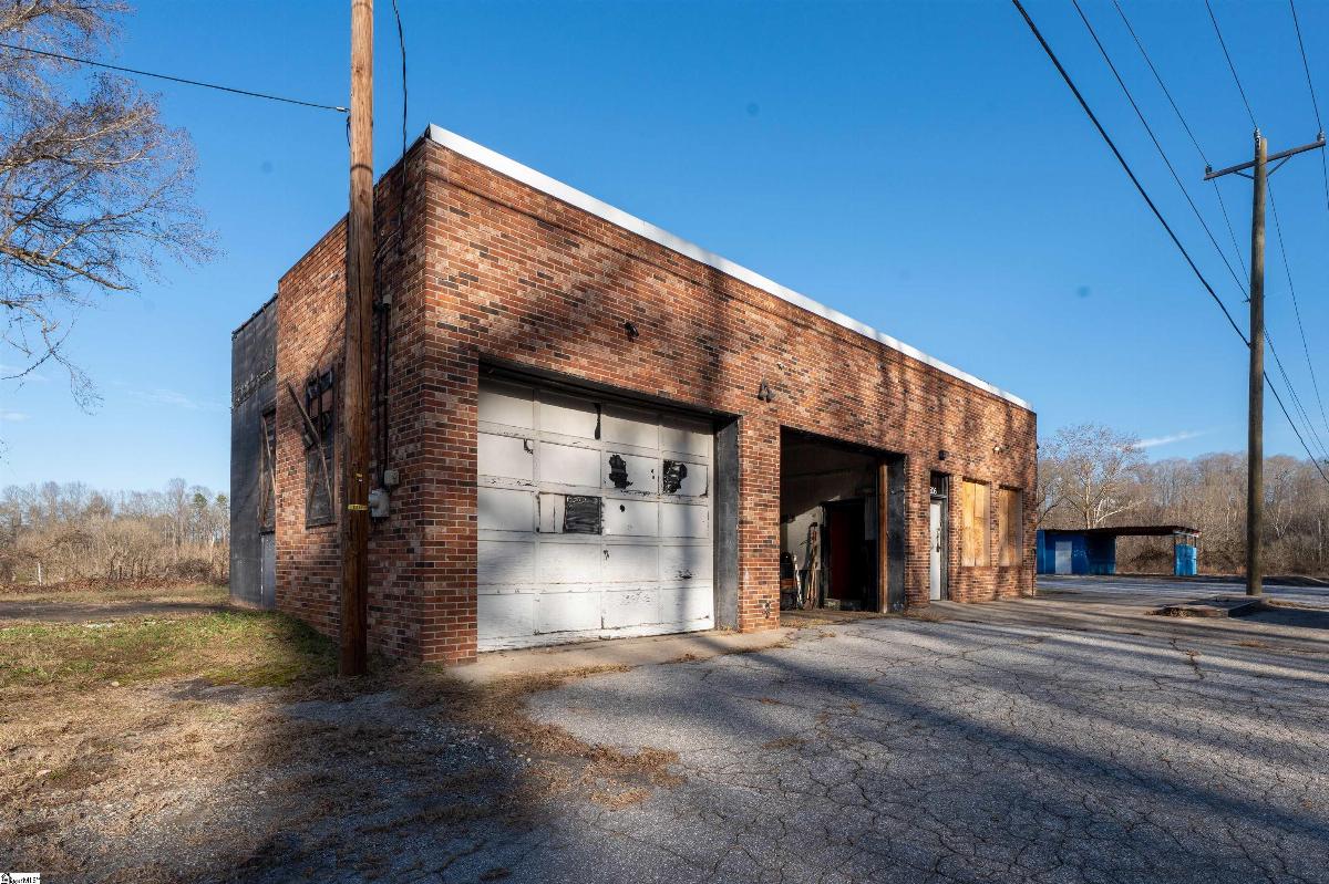 2606 Geer Highway