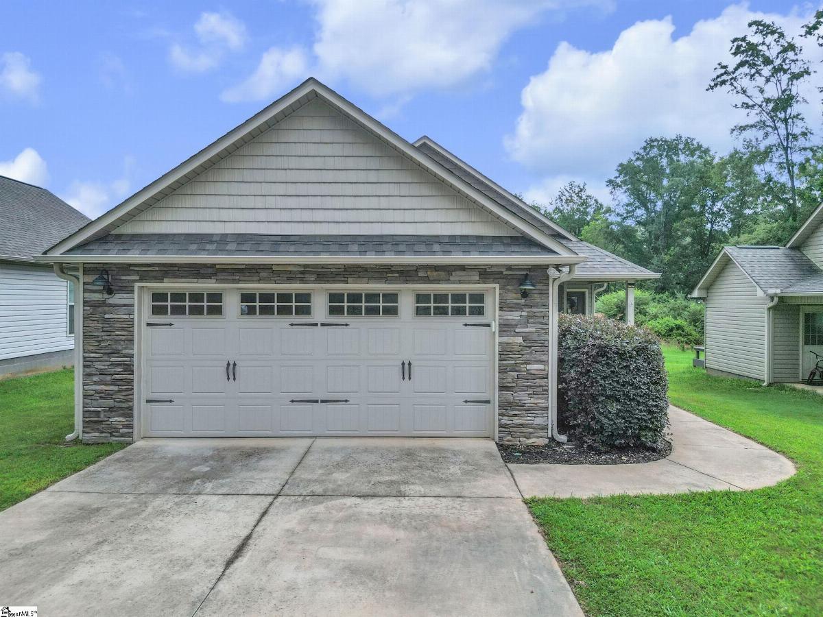 206 Mabry Street