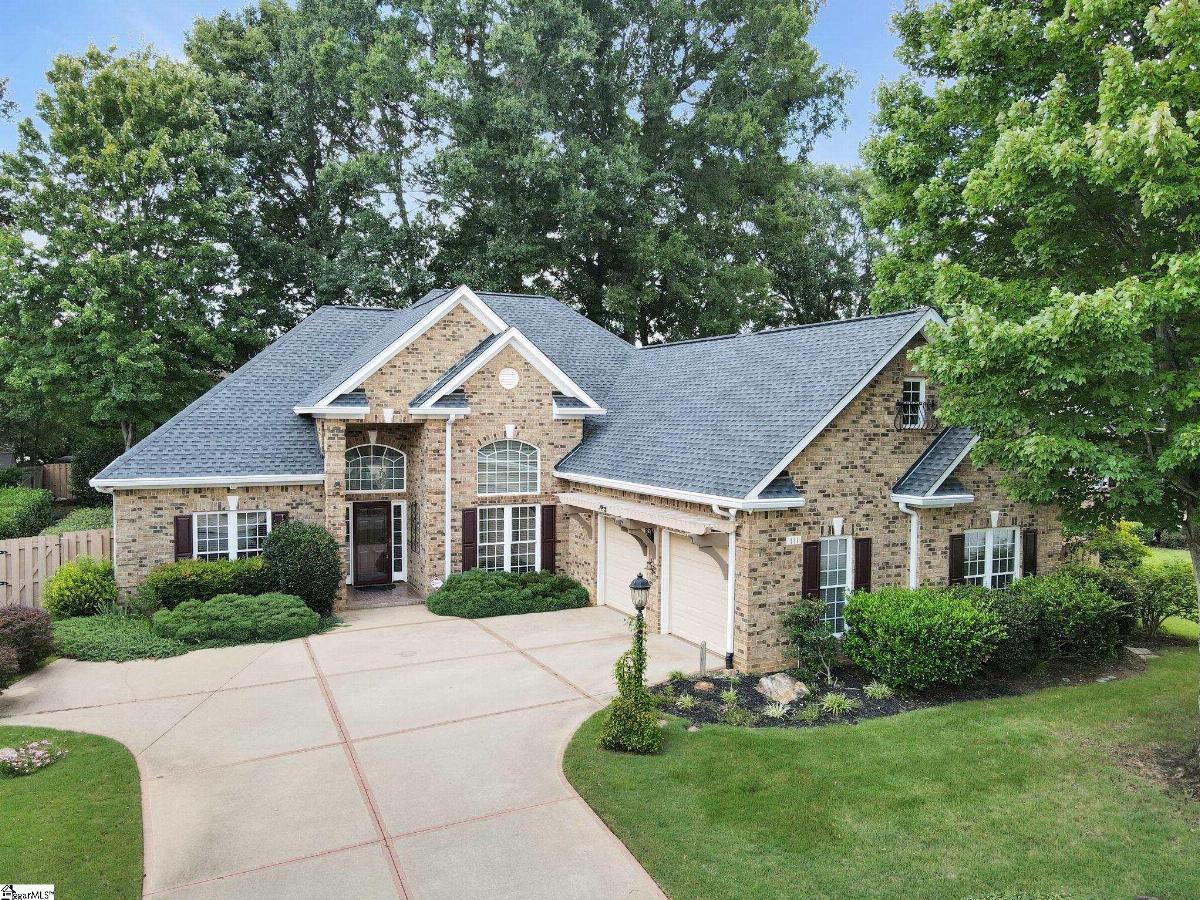 111 Clairewood Court