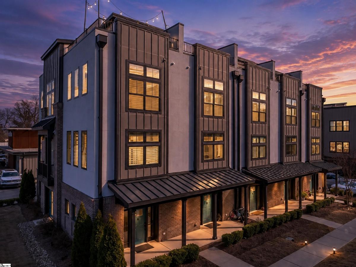 121 W Stone Avenue