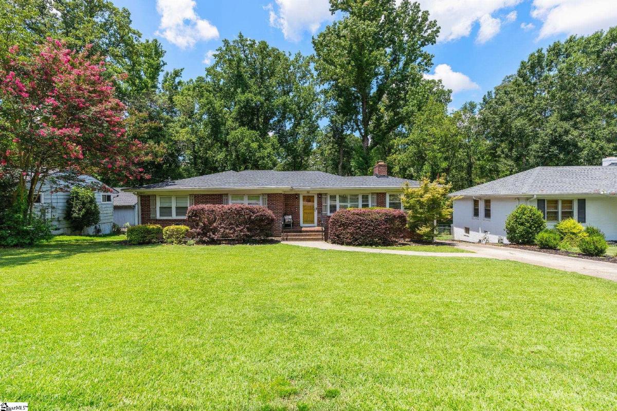 212 Robin Hood Road