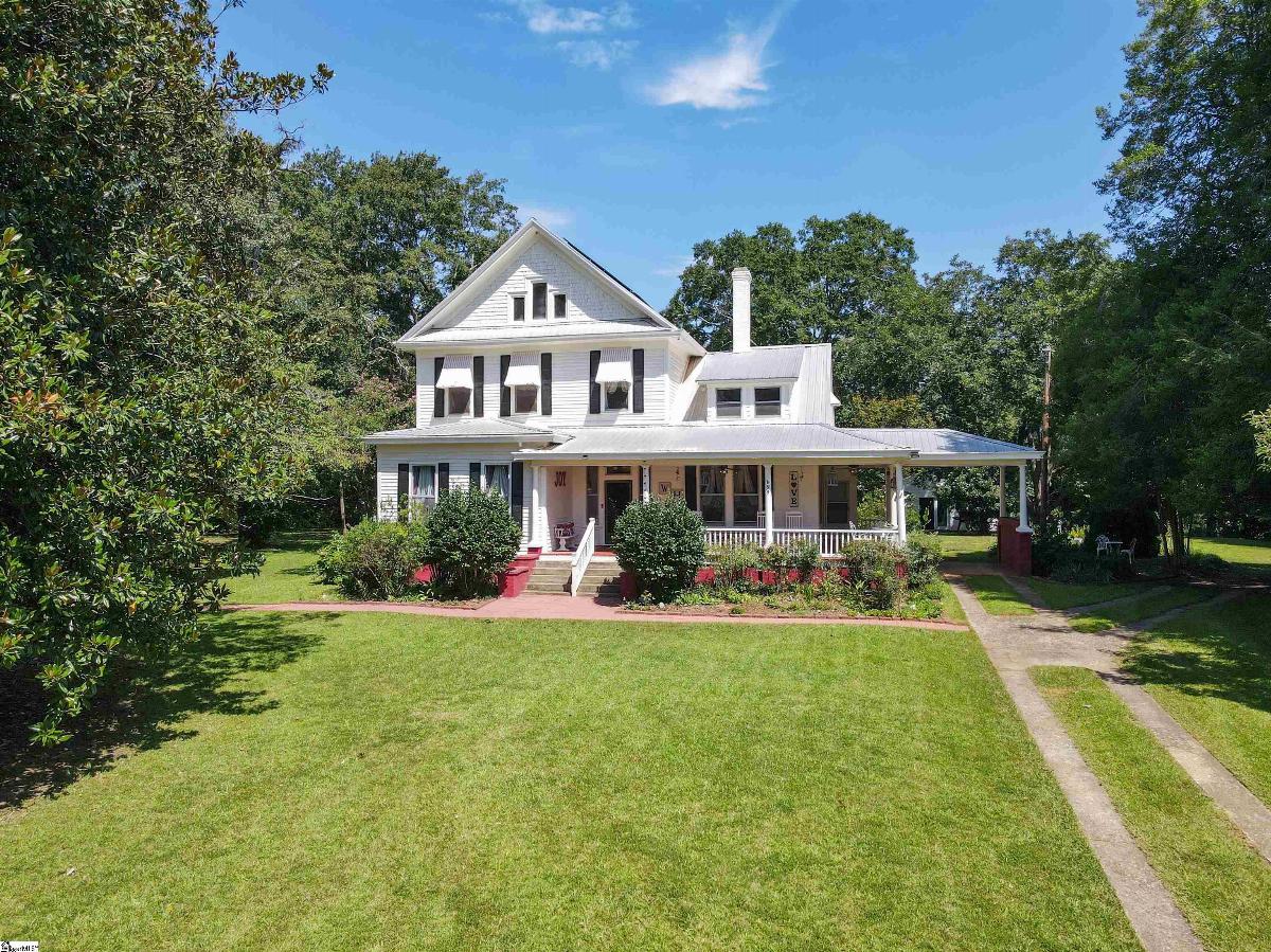 695 Main Street