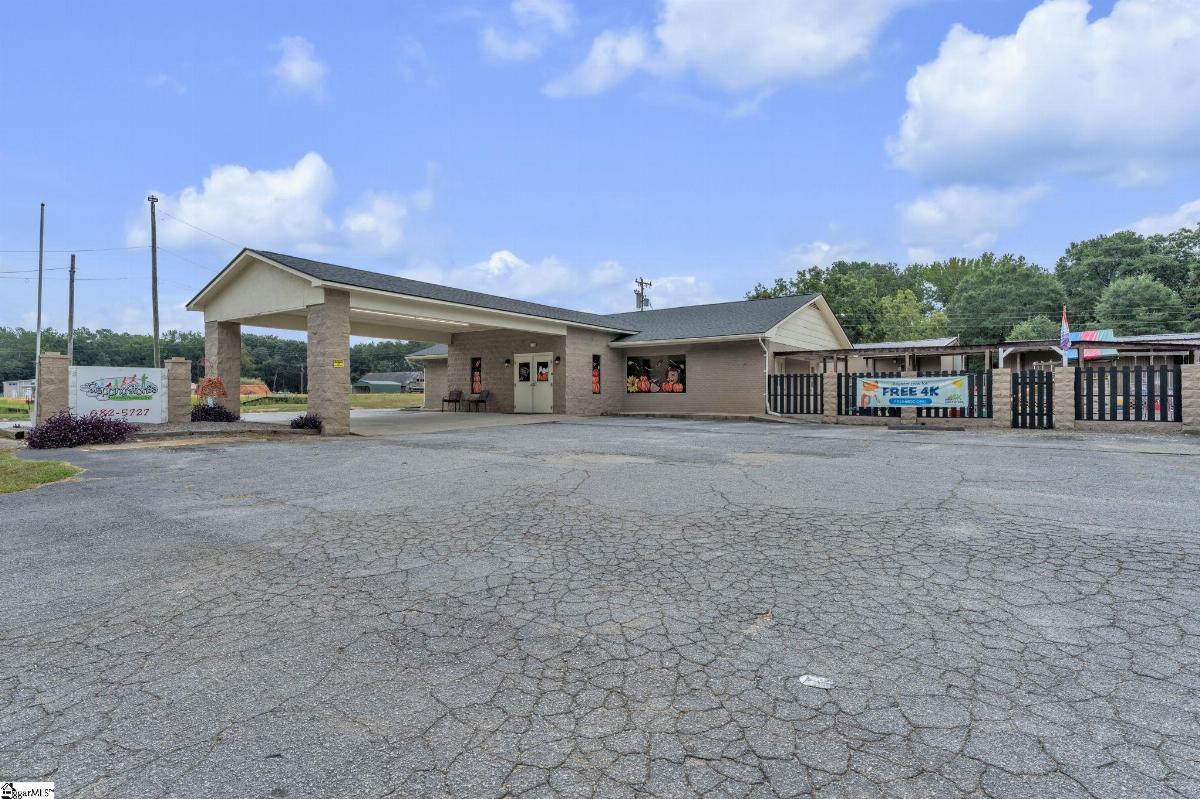 2885 Hwy 221 Highway