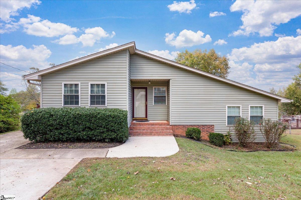 7 Bubbling Creek Drive