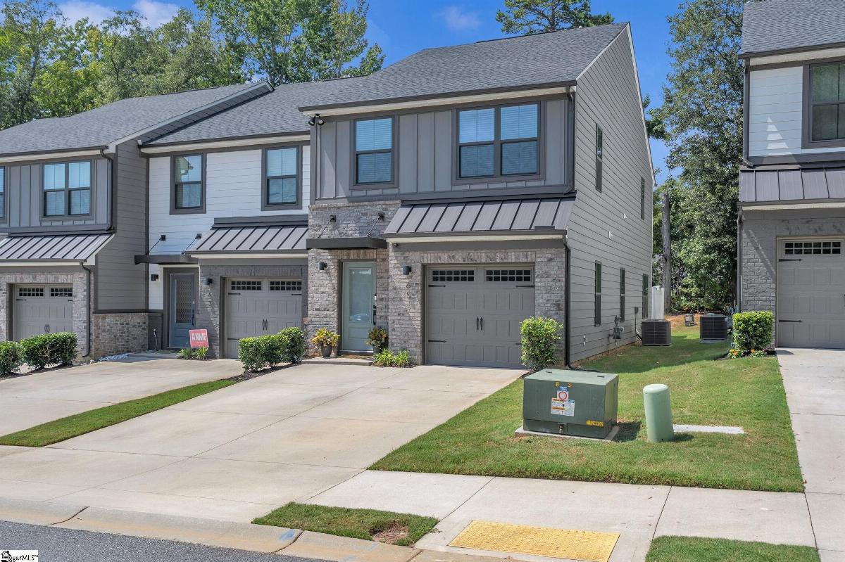 65 Connaught Court