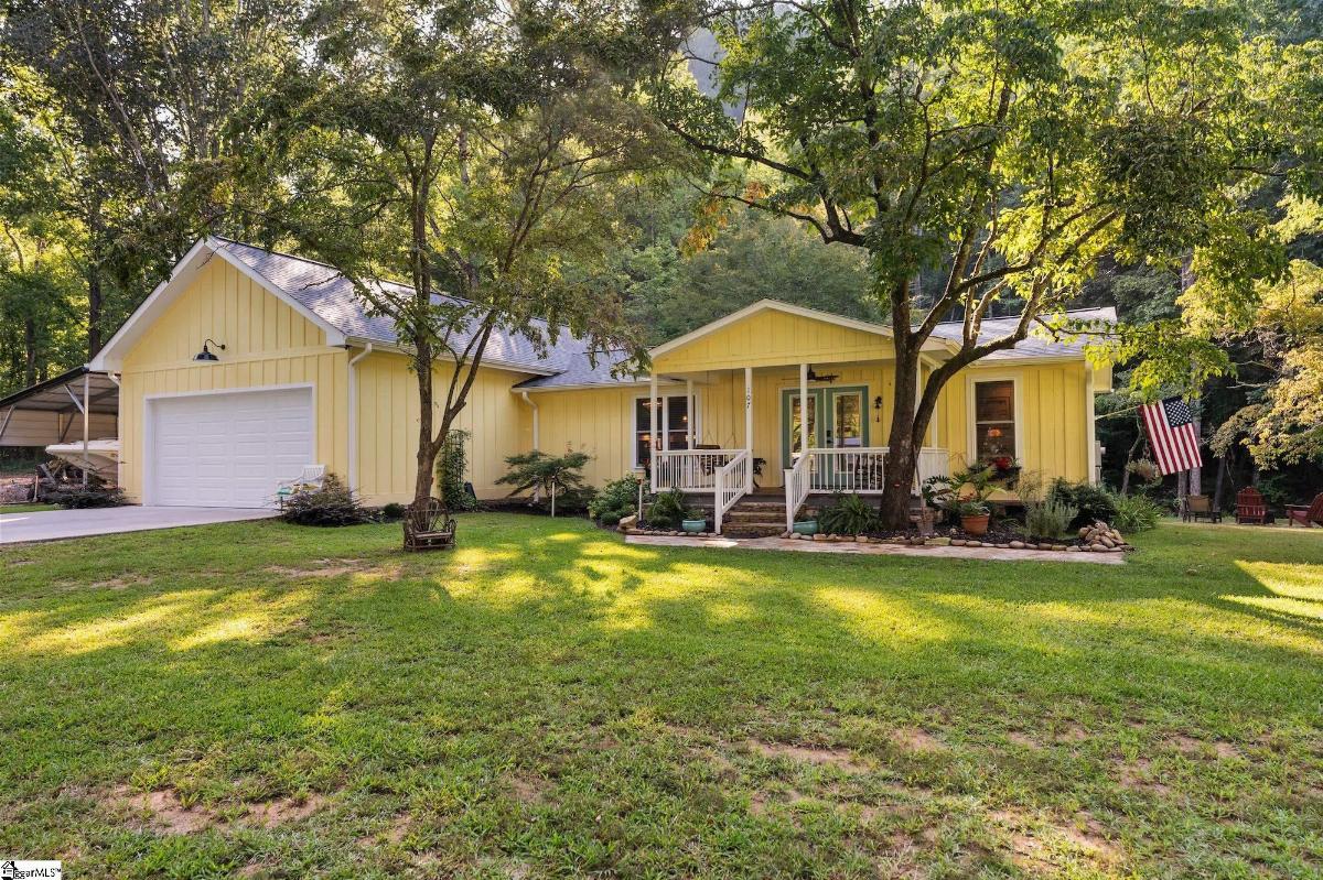 107 Holcombs Hollow Road