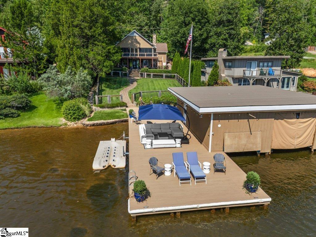 1522 W Lakeshore Drive