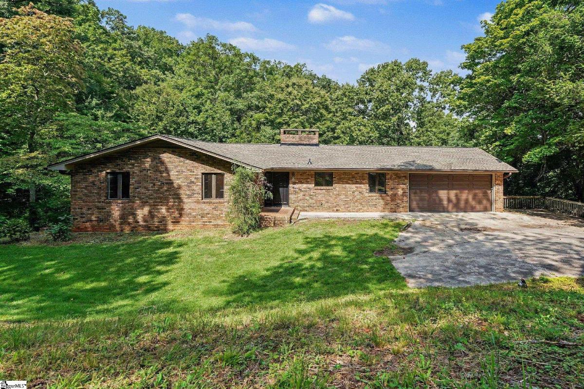 210 Lakeview Drive